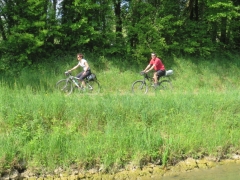 En bateau, on voit passer les vélos