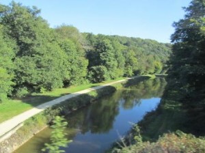 Le canal vu du train