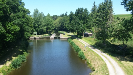 On croise le canal de Nantes à Brest vers Carhaix